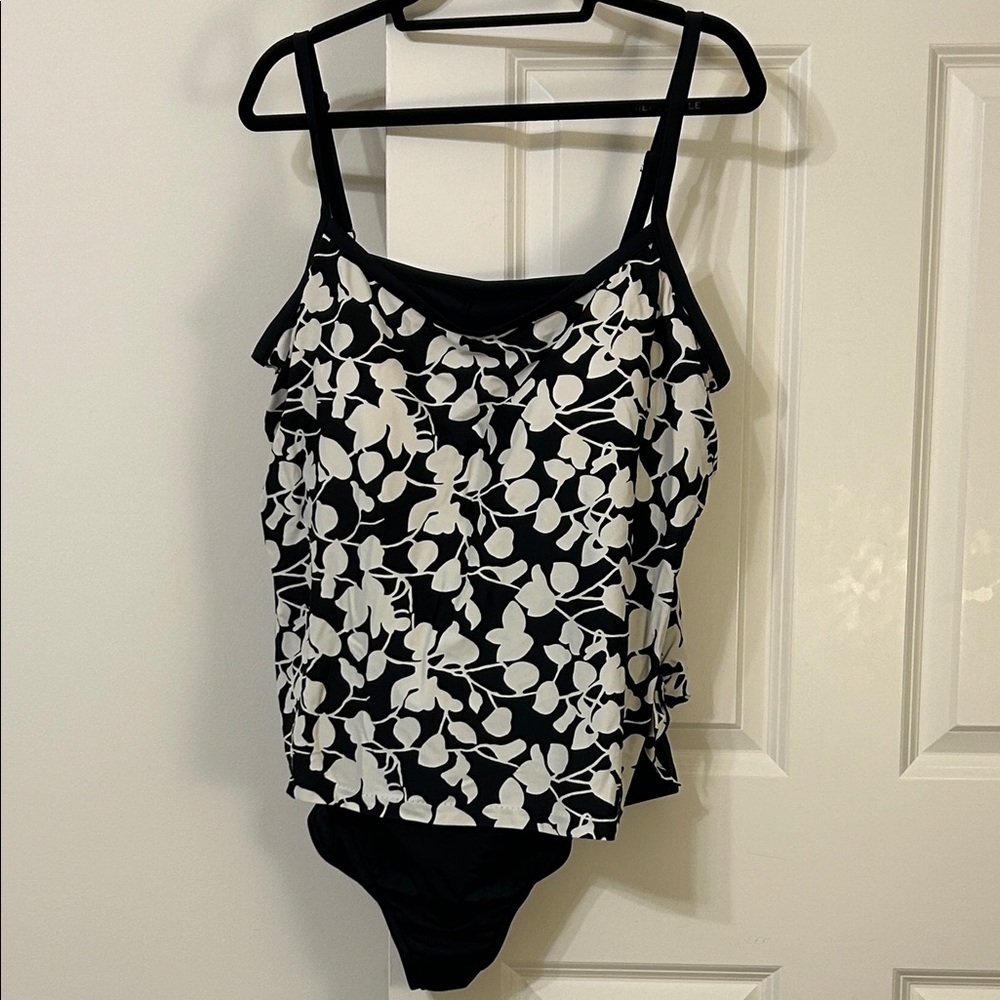Stylish Black & White Floral Tankini Swimsuit